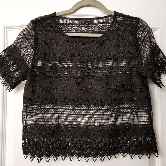 Banana Republic Tops - Banana Republic Lace Embroidered Boxy Crop Top Blouse XS